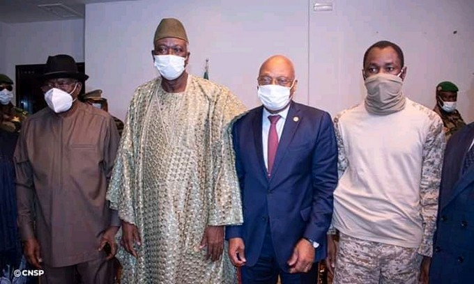 Visite de Goodluck Jonathan au Mali : Le médiateur de la Cédéao a eu un tête-à-tête avec Bah Ndaou et le colonel Assimi Goita