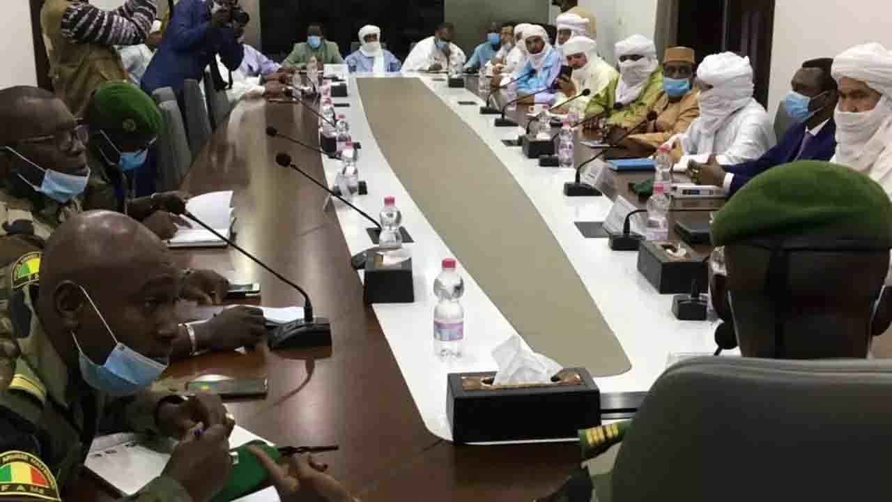 Mali: les groupes armés ont rencontré la junte pour préparer les discussions