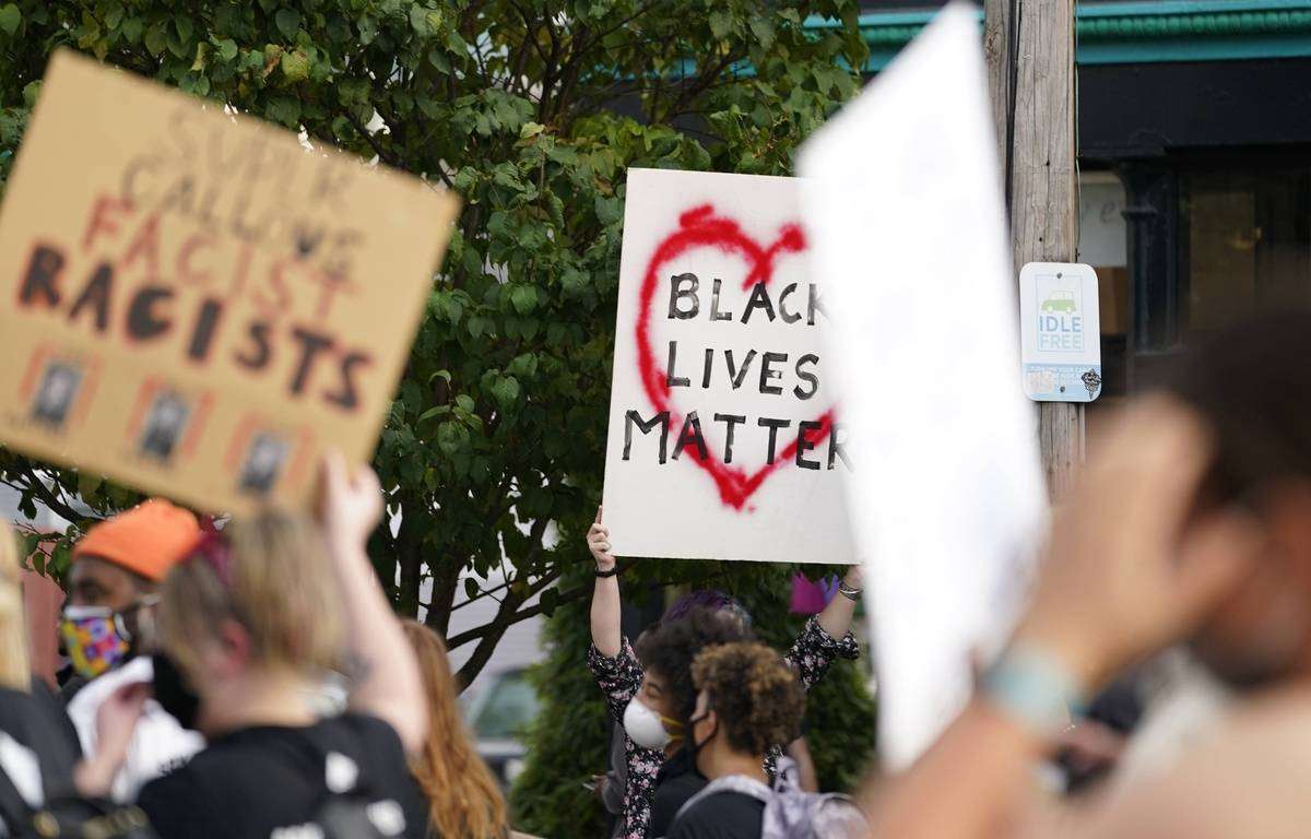 Etats-Unis : La famille d'un Afro-Américain tué par un policier recevra 20 millions de dollars de dédommagement