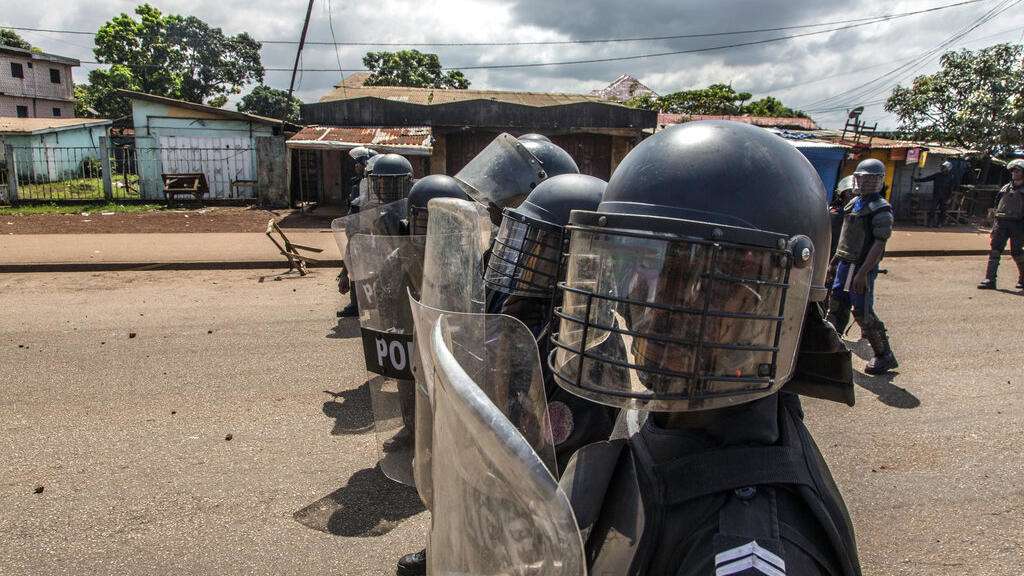 Présidentielle en Guinée: deux commissaires se retirent des travaux de totalisation des résultats