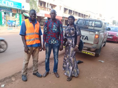 Entretien de routes en commune V du district de Bamako :     La mission de contrôle de l’Ageroute apprécie la qualité des travaux