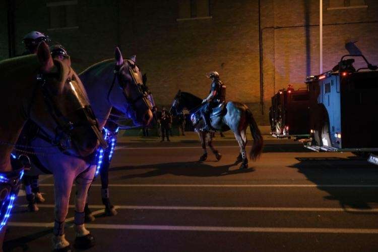 Un Noir américain réclame 1 million de dollars aux policiers qui l’avaient tenu par une corde