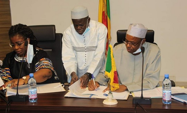 Soutien aux efforts des autorités de la transition : des accords signés entre le Mali et la BAD pour le financement de projets estimés à 50,82 milliards de F CFA