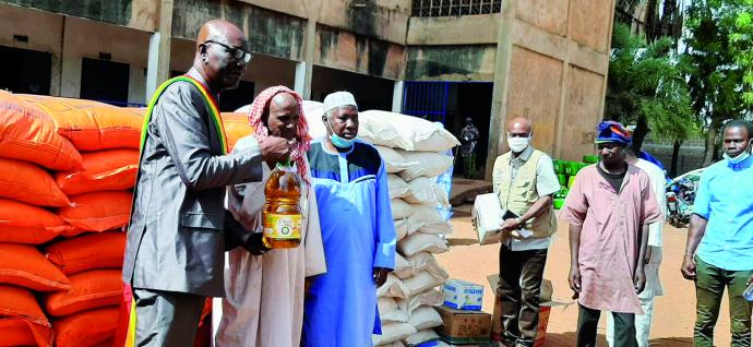 Humanitaire : CIM-Mali vient en aide aux déplacés et aux pupilles de la République