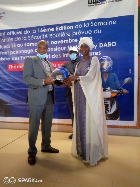 Semaine de la sécurité routière : La directrice de l'ANASER invite les étudiants de Kabala à la prudence.