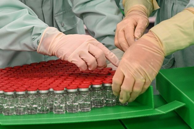Coronavirus: le vaccin de Pfizer et Biontech "efficace à 90%" selon des données partielles