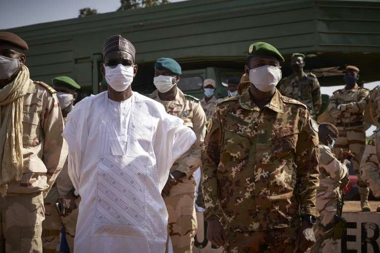 Au Mali, une transition aux débuts difficiles et militarisés