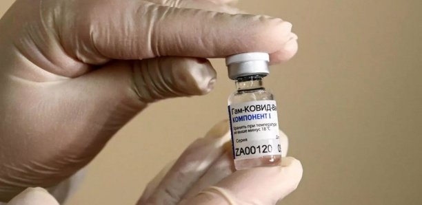 Le "Spoutnik V" russe, un vaccin teinté de géopolitique