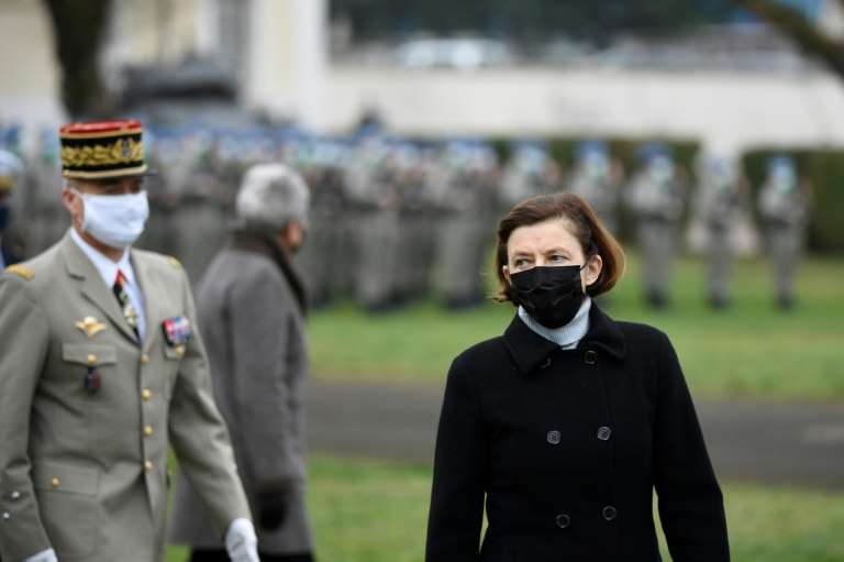 Au Mali, Florence Parly tente de réduire les tensions avec les militaires