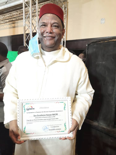 L’ambassadeur Hassan naciri après avoir reçu son trophée  des 50 personnalités qui ont marqué 2020 au Mali : "N'eut été la vision clairvoyante du Roi Mohammed VI et le soutien proactif des Hautes autorités maliennes, nos actions n'auraient pu se réaliser"