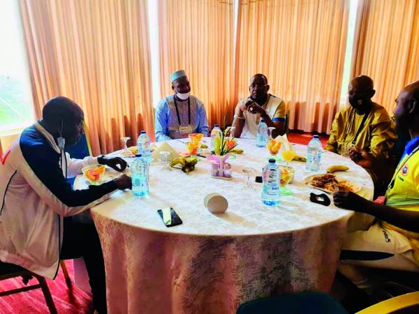 CHAN 2021 : Le président de l’US Kita, Abdoulaye Konaté, en déplacement au Cameroun, galvanise les Aigles locaux