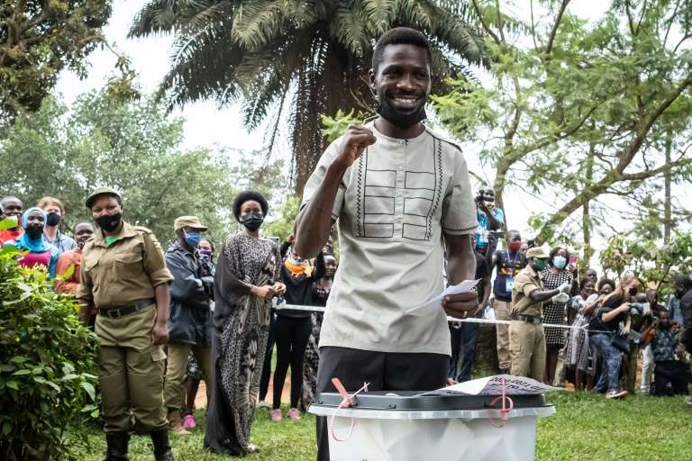 Ouganda: l'opposant Bobi Wine conteste l'élection présidentielle devant la justice