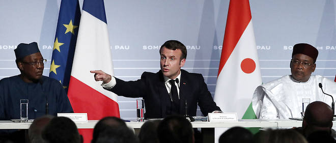 Sahel: Macron veut "décapiter" les groupes liés à Al-Qaïda et maintient les effectifs de Barkhane