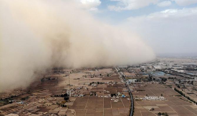 Une immense tempête de sable s’abat sur une ville chinoise