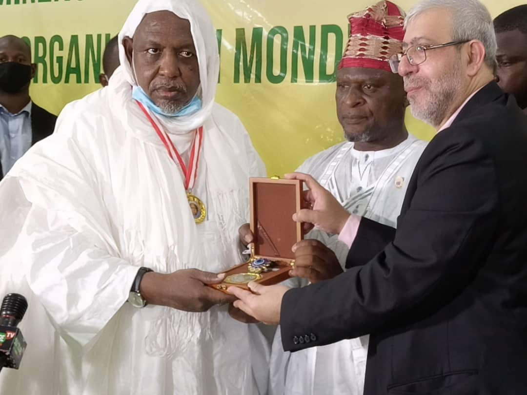 Mali :L’organisation mondiale des droits de l’homme et une université libanaise décore et élève l’Imam Mahmoud Dicko au rang de Docteur