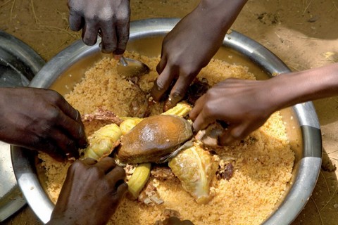 Us et Coutume : Manger ensemble, une valeur en disparition au Mali