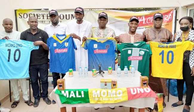 Partenariat Momo Uno-Thé Achoura-Mouvement BSS :  Momo de Paris offre 2 jeux de maillots à 3 clubs et à l'Ajsm
