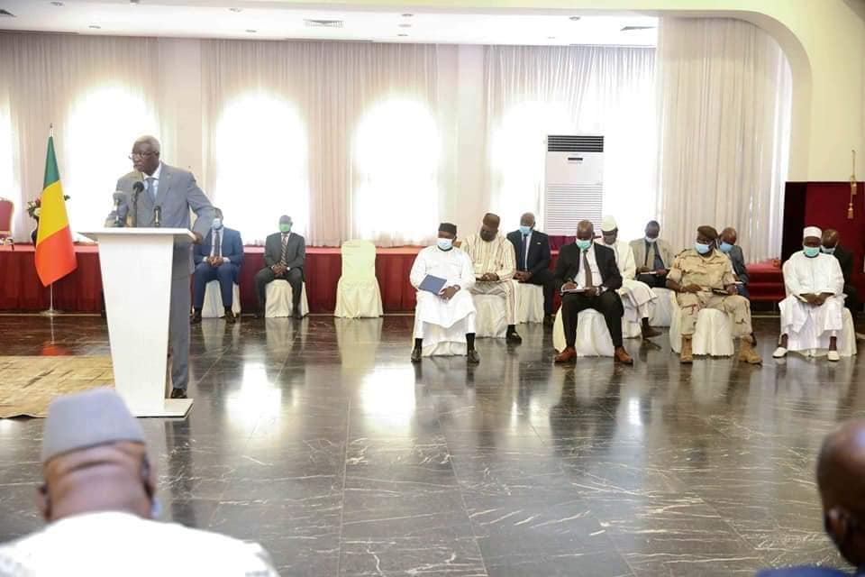 Mali : le président de la transition Bah N'Daw reçoit les responsables du M5