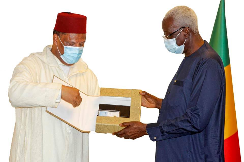 SEM Bah N'DAW, Président de la transition, Chef de l'État a accordé ce lundi 24 mai une audience à SEM Hassan NACIRI, Ambassadeur de Sa Majesté le Roi du Maroc au Mali.