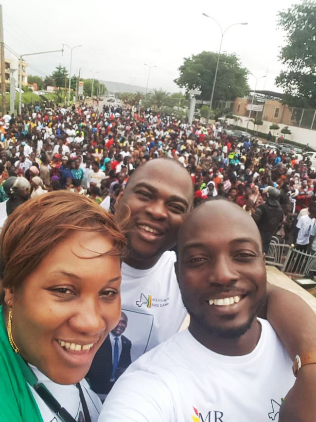 Marche du mouvement républicain- mouvement faso dambe : Des centaines de personnes affirment leur patriotisme et dénoncent les sanctions contre le Mali