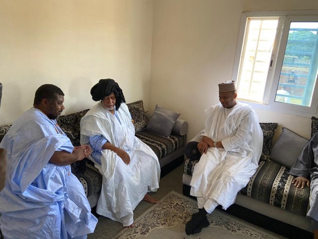 Le Cherif de Nioro en recevant Dr Boubou chez lui:" Mes liens avec Boubou ne sont pas d'ordre politique mais familial”.