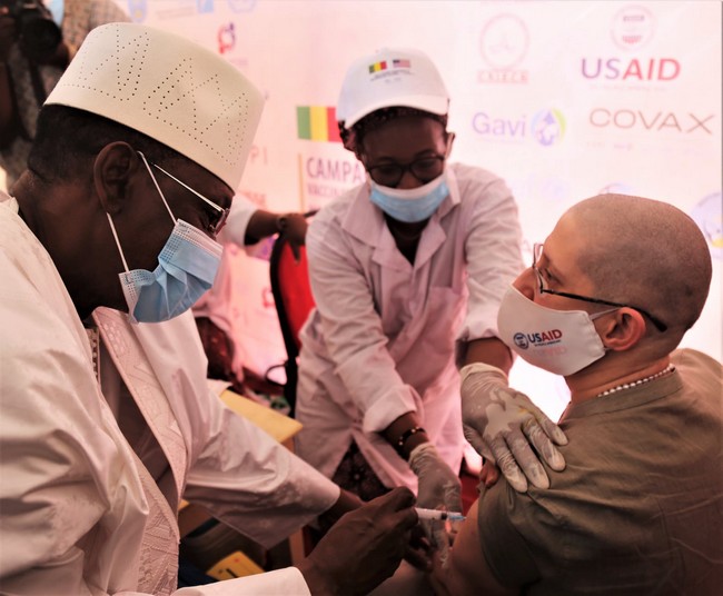 Vaccination anti-covid-19 : le Premier ministre Choguel Kokalla Maïga lance la deuxième phase