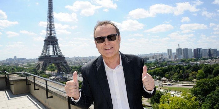 Julien Lepers fête ses 72 ans : découvrez son évolution physique au fil de sa carrirère