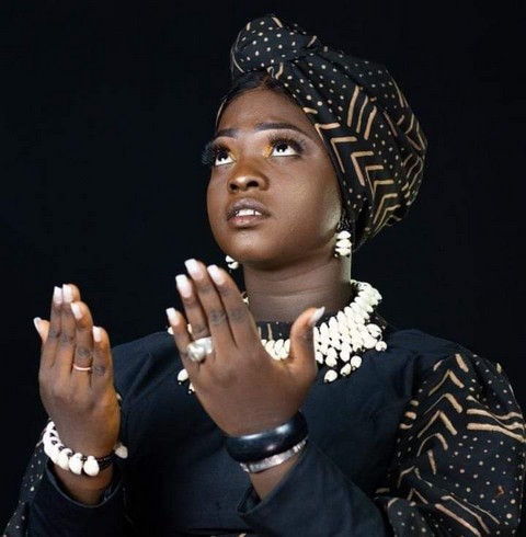 Maïmouna Soumbounou,  artiste musicienne :  « Je n’ai pas choisi d’imiter Oumou Sangaré pour son argent »