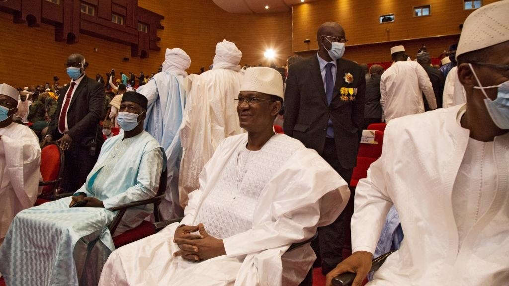 Pilotage à vue de la transition :  Le Mali sous la menace du godillot