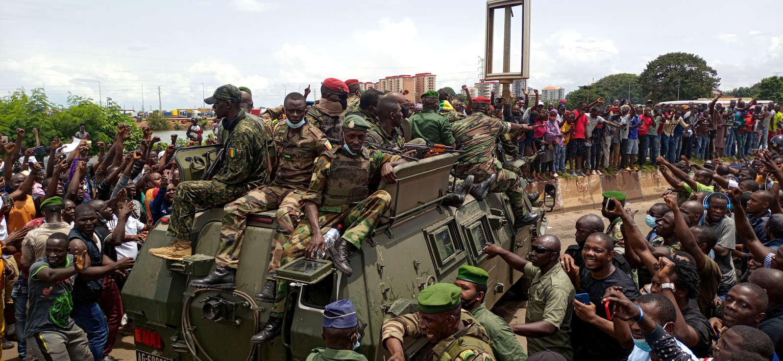 Échec de la démocratie en Afrique :   Retour aux régimes militaires