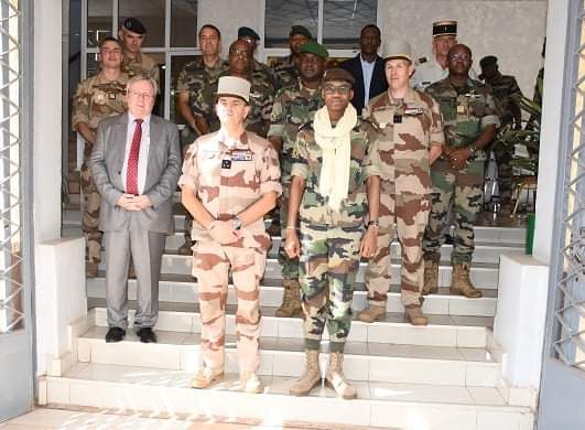 ​Mali : Le commandant de la Force Barkhane chez le colonel Sadio Camara