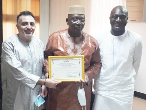 Spécial baromètre 22 septembre : Le directeur général de la BDM-SA, Bréhima A. Haïdara reçoit sa distinction