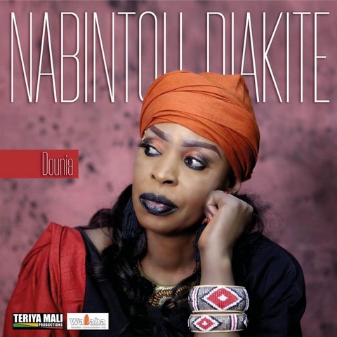 Oumou Sangaré sur le décès de l'artiste Nabintou Diakité :  "J'ai pardonné à Nabintou et je demandeà tout le monde de lui pardonner"