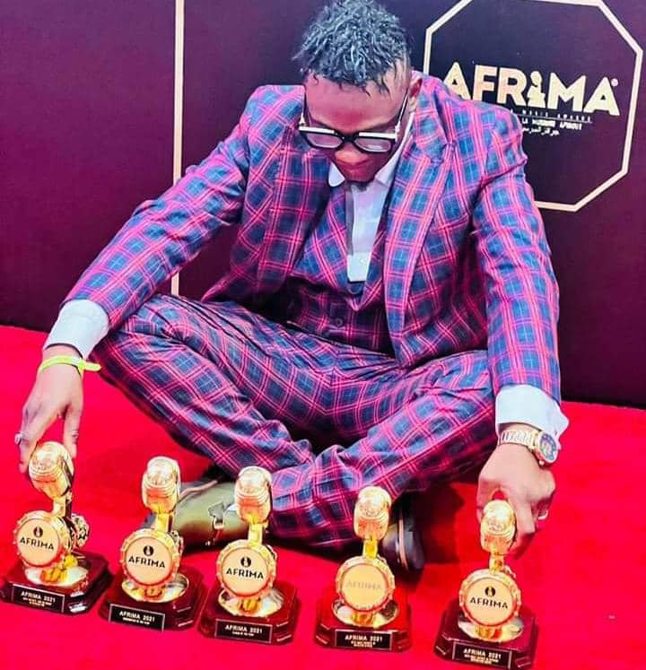Musique : Le rappeur Iba One rafle cinq trophées aux Afrima Awards