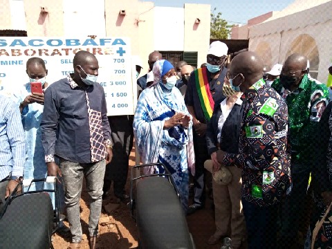 Transmission entre mère et enfant du VIH :  L’ASACO  Banankabougou Faladié armée par le ministre Diéminatou Sangaré