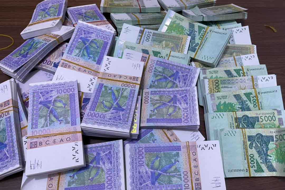 ​Mali : La douane saisit 30 millions de faux billets et des médicaments dopants à Bamako