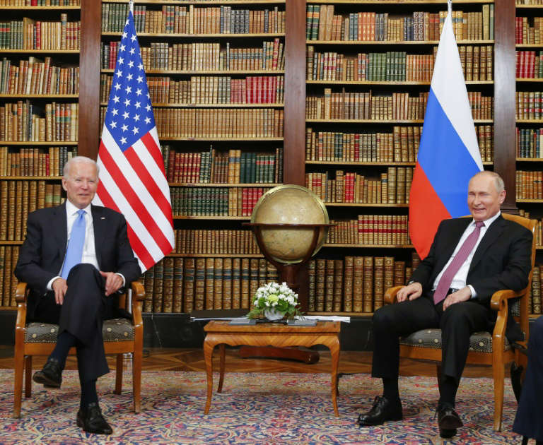 Biden et Poutine en sommet virtuel pour désamorcer la crise autour de l'Ukraine