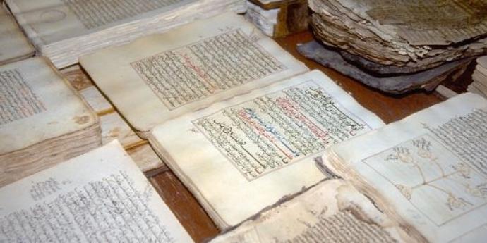 Introduction des manuscrits anciens dans le cursus scolaire et universitaire : Une table-ronde pour baliser le terrain