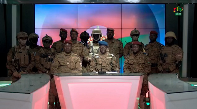 Série de coups d’État en Afrique (de l’Ouest) : Au nom du peuple, du militaire et du tréillis