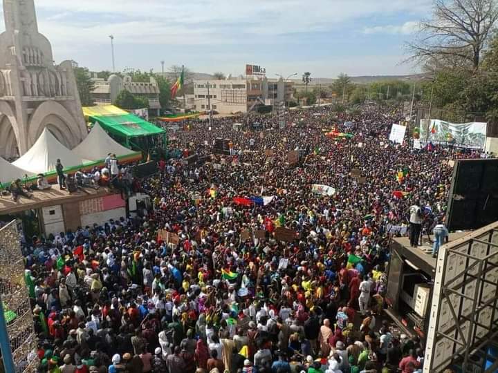 Mobilisation populaire anti-sanctions CEDEAO :  Quels premiers enseignements pour la survie du Mali ?