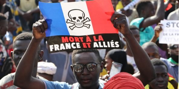 Cascades de coups d’Etat dans l’espace CEDEAO :  Le rejet de la politique française s’intensifie