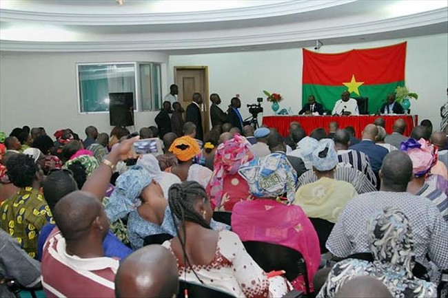 Sanctions de la CEDEAO contre le Mali   Les Burkinabé du Mali demandent à leur Président R M Christian KABORE de se désolidariser des sanctions prises contre le Mali…