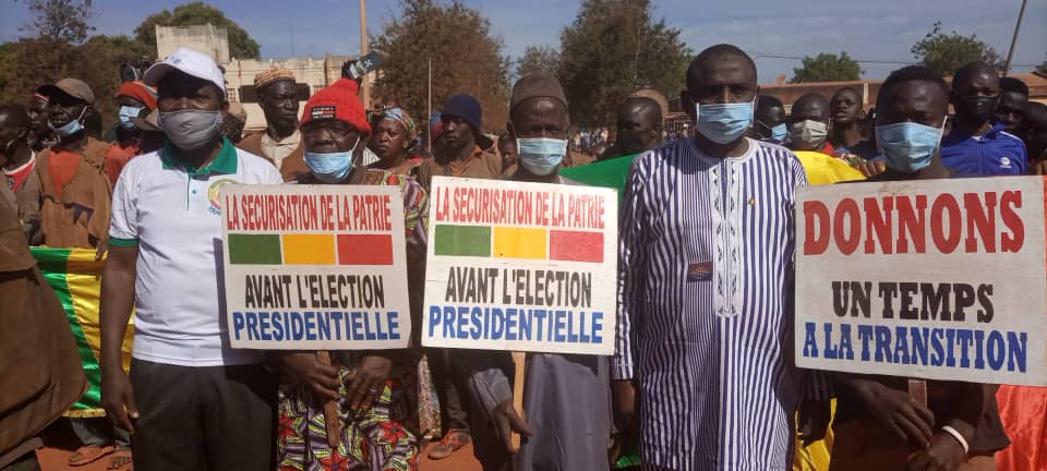 Interdictions de manifester :  Deux poids deux mesures