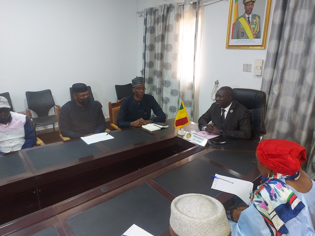 CESC : Yacouba KATILE reçoit trois nouveaux Ambassadeurs du Mali et le DG de l’AGEFAU