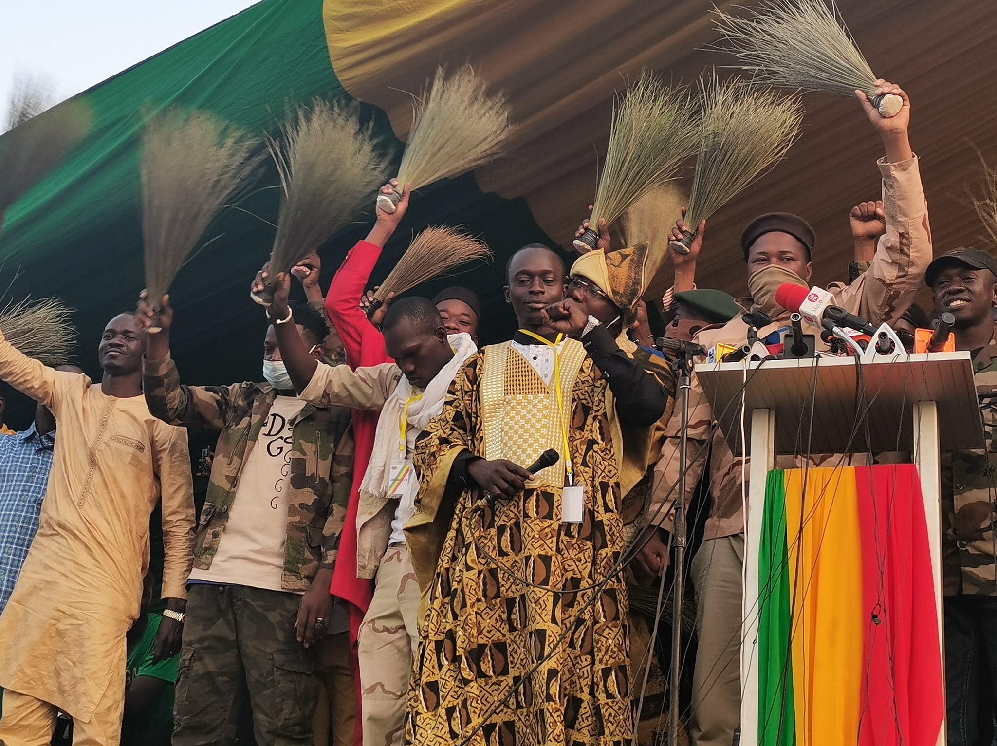 Mali: manifestation célébrant le départ des soldats français