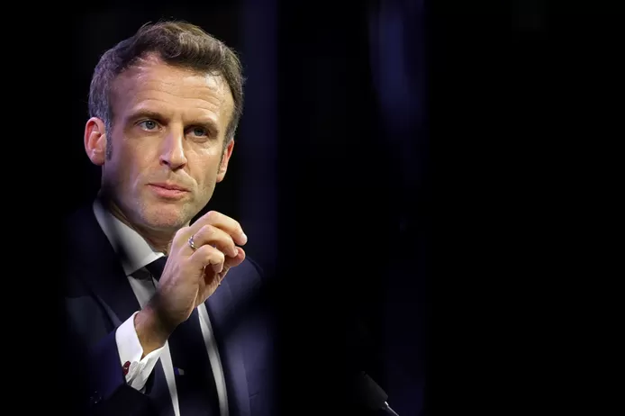 Macron met en garde contre “le retour au nationalisme, à la guerre” si Le Pen est élue