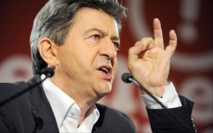 “Pas une voix à Marine Le Pen”, répète Mélenchon 4 fois, sa présidente de groupe en pleurs