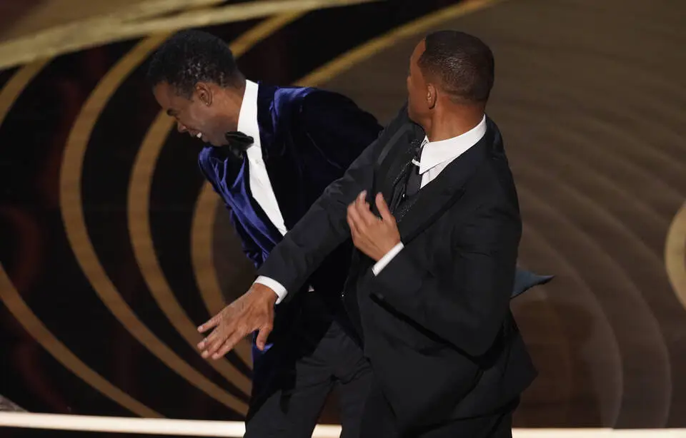 Oscars 2022 : Mécontent d’une blague sur sa femme, Will Smith gifle Chris Rock sur scène