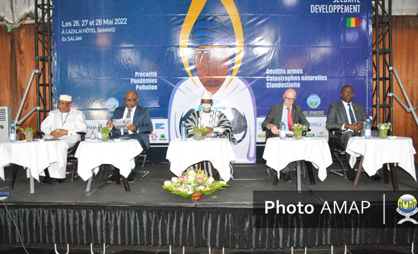 22e édition du forum de Bamako : Le prix d’excellence Jeunesse et Action décerné à Mahamadou Cissé