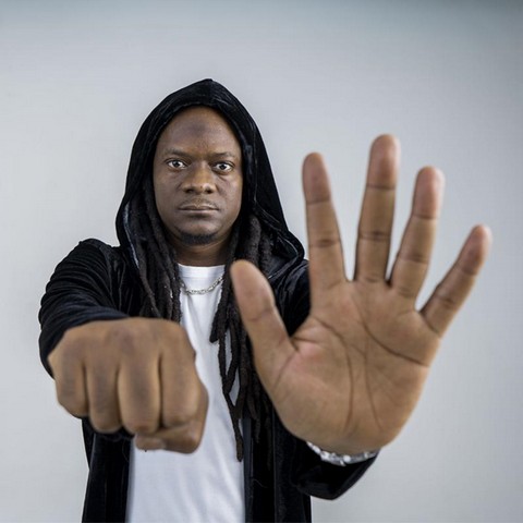 Cinquième album du rappeur malien de renommée mondiale :  Master Soumi réapparait dans les bacs avec « la main de Dieu »